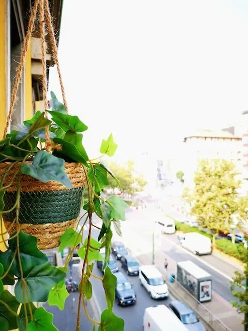 Sunny Flat 50 Meters From The Metro Lägenhet Milano