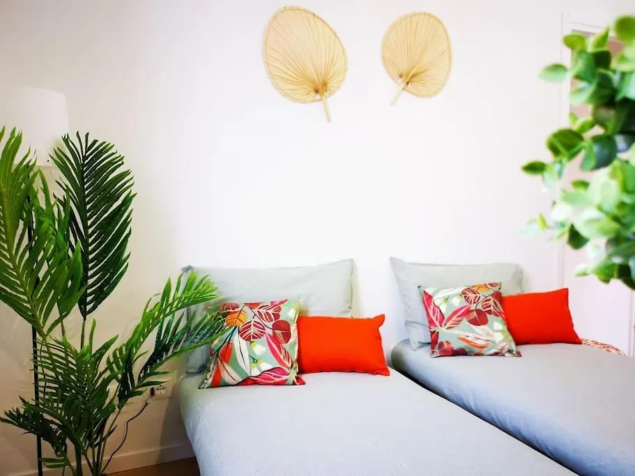 Sunny Flat 50 Meters From The Metro Lägenhet Milano Italien