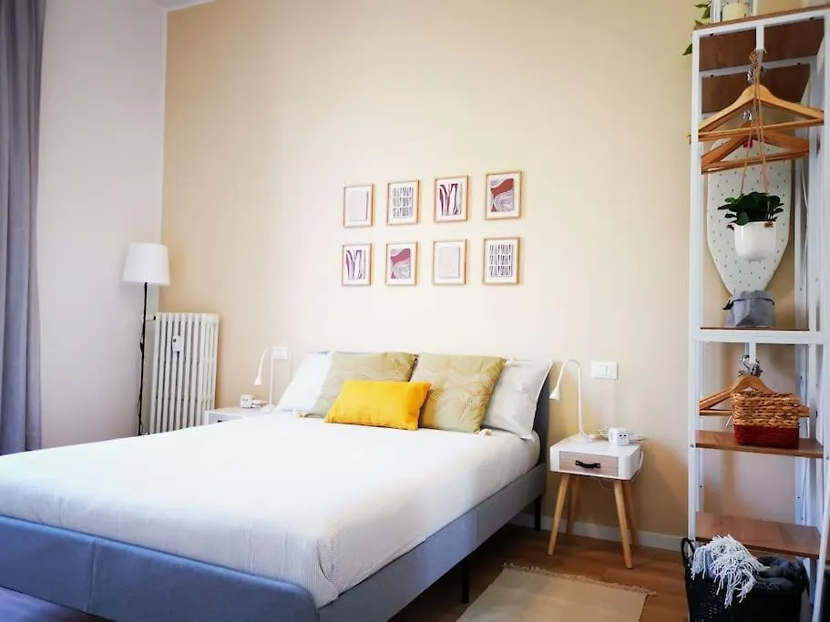 Sunny Flat 50 Meters From The Metro Lägenhet Milano 0*,  Italien